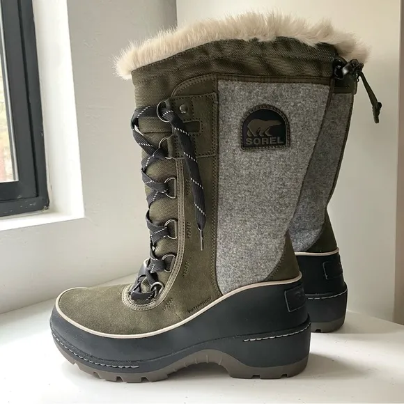 Sorel- Tivioli III waterproof women’s tall boots in green and black- 9.5