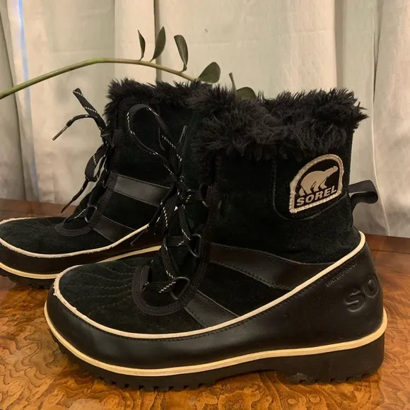 SOREL Tivoli II Faux Fur Lace Up Outdoor Boots in black size 9