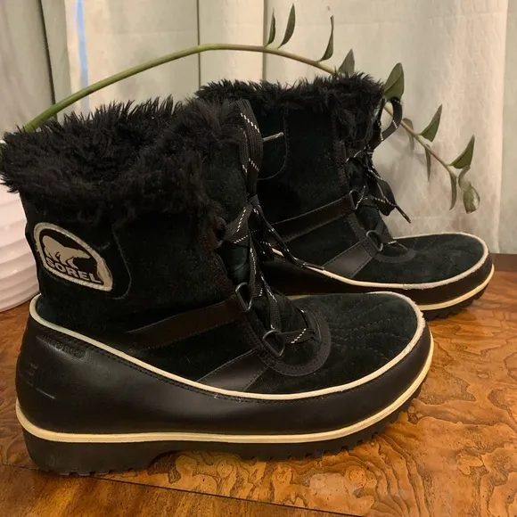SOREL Tivoli II Faux Fur Lace Up Outdoor Boots in black size 9