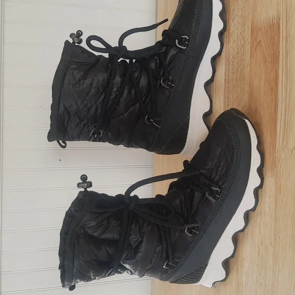 Sorel Women's 9.5 Kinetic Winter Insulated Snow Boots