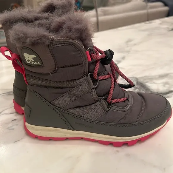 SOREL Youth Whitney Short Lace Waterproof Snow Boots with Faux Fur Cuff Size 1