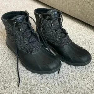 Sperry insulated winter boots size 7.5