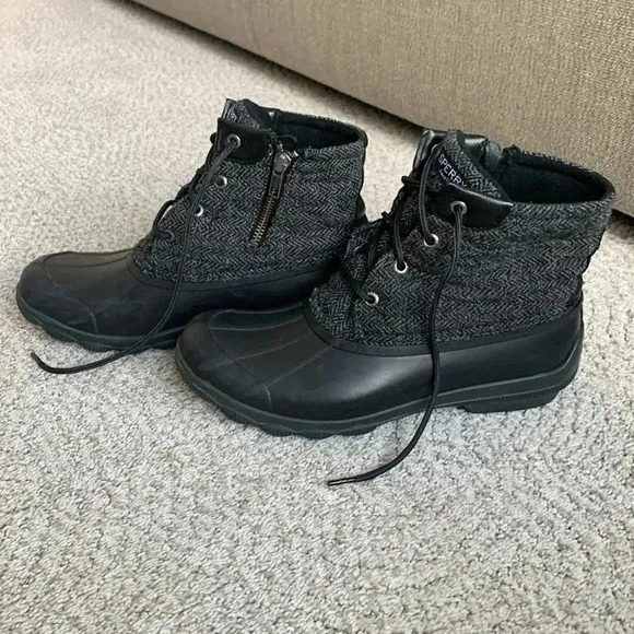 Sperry insulated winter boots size 7.5