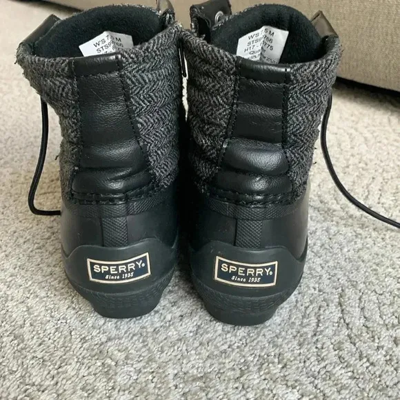Sperry insulated winter boots size 7.5