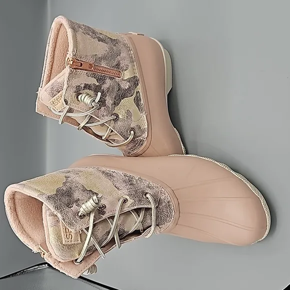 Sperry Saltwater Metallic Pink Duck Boots Size: 7M NIB