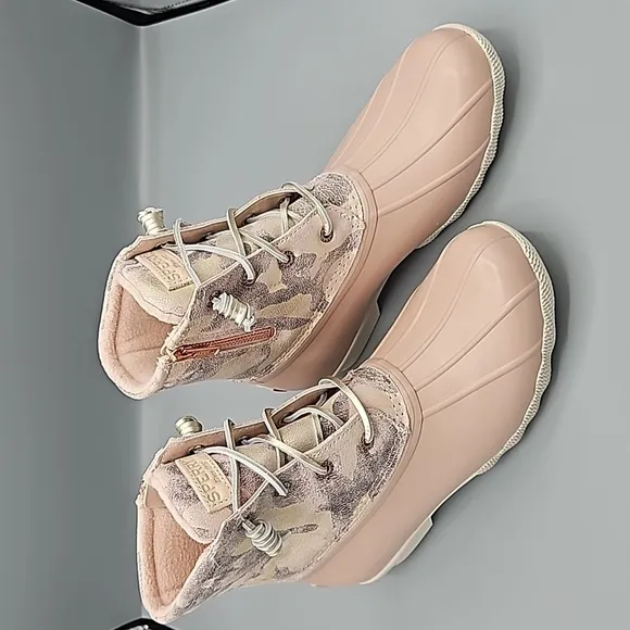 Sperry Saltwater Metallic Pink Duck Boots Size: 7M NIB