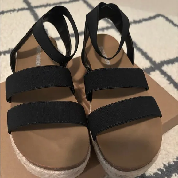 Steve Madden Black and Tan Kids Sandals