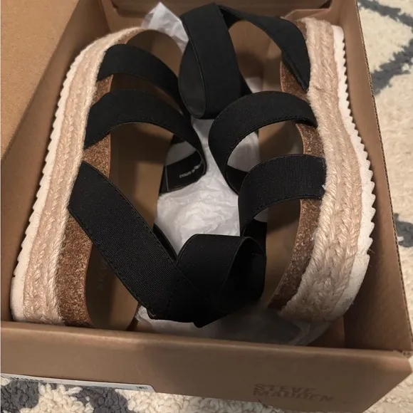 Steve Madden Black and Tan Kids Sandals