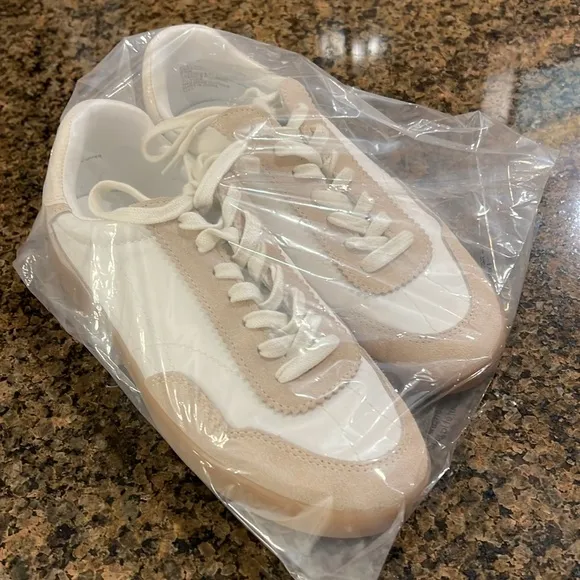 STEVE MADDEN BRAXTON OFF/WHITE SNEAKER
