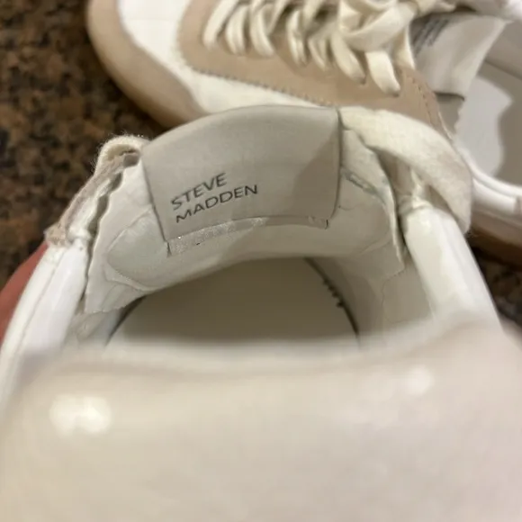 STEVE MADDEN BRAXTON OFF/WHITE SNEAKER