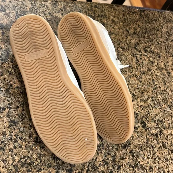 STEVE MADDEN BRAXTON OFF/WHITE SNEAKER