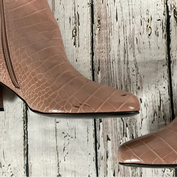 Steve Madden “Darma” Crocodile Embossed Ankle Boots Blush Tan Bootie Sz 10
