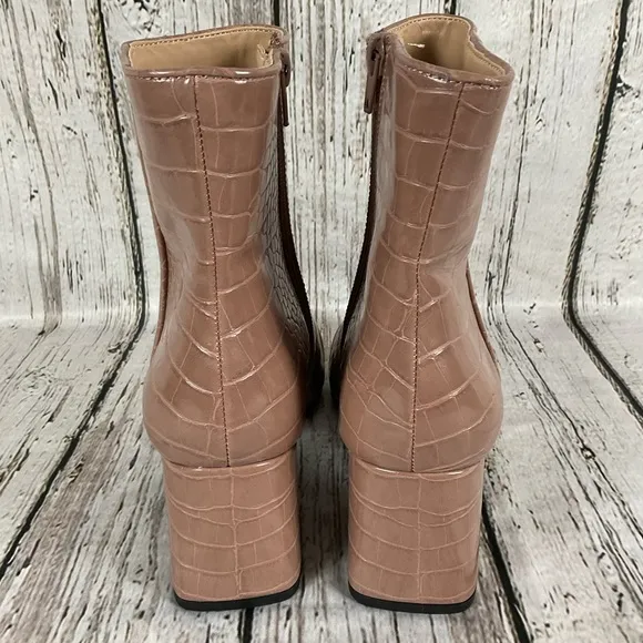 Steve Madden “Darma” Crocodile Embossed Ankle Boots Blush Tan Bootie Sz 10