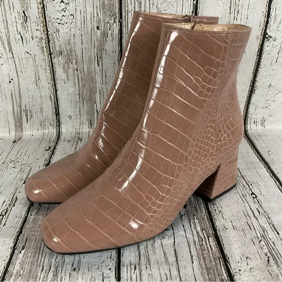 Steve Madden “Darma” Crocodile Embossed Ankle Boots Blush Tan Bootie Sz 10