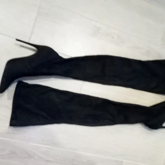 Steve Madden Dominque Faux Suede Black High Heeled Boots Size 6,  7 New w/o Box