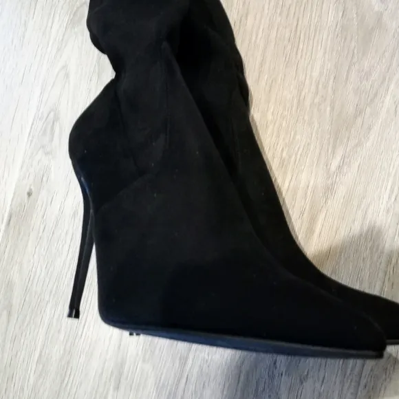 Steve Madden Dominque Faux Suede Black High Heeled Boots Size 6,  7 New w/o Box