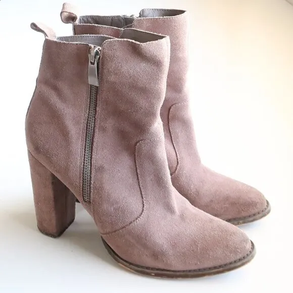 Steve Madden Roooler Beige Suede Leather Block Heel Ankle Boots / Booties Size 7