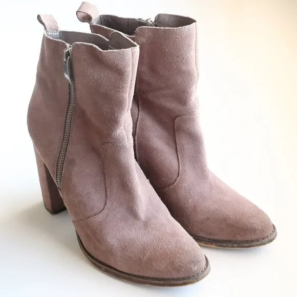 Steve Madden Roooler Beige Suede Leather Block Heel Ankle Boots / Booties Size 7