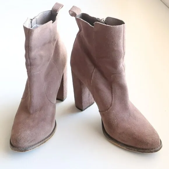 Steve Madden Roooler Beige Suede Leather Block Heel Ankle Boots / Booties Size 7