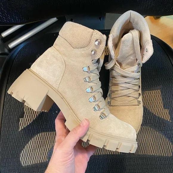 STEVE MADDEN Suede Lace Up Boots