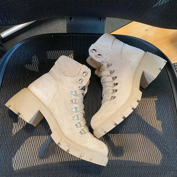 STEVE MADDEN Suede Lace Up Boots