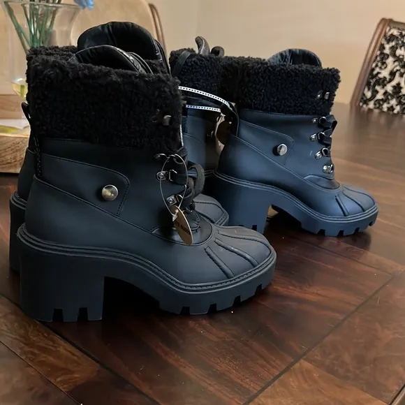 Steve MaddenNorthern Faux Fur Detail Lace-Up Chunky Lug Sole Hiker Boots