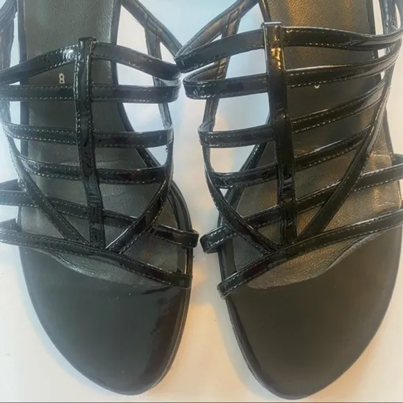 STUART WEITZMAN black patent Carcel strappy heeled slide sandals in size 8N EUC