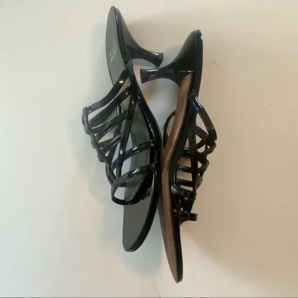 STUART WEITZMAN black patent Carcel strappy heeled slide sandals in size 8N EUC