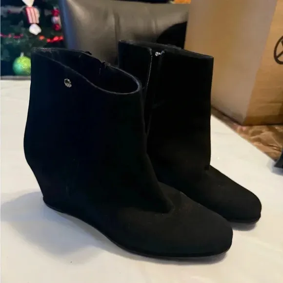 STUART WEITZMAN black Sidetrack suede wedge ANKLE BOOTS sz 7.5