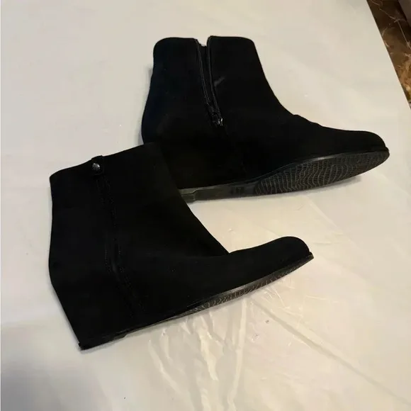 STUART WEITZMAN black Sidetrack suede wedge ANKLE BOOTS sz 7.5