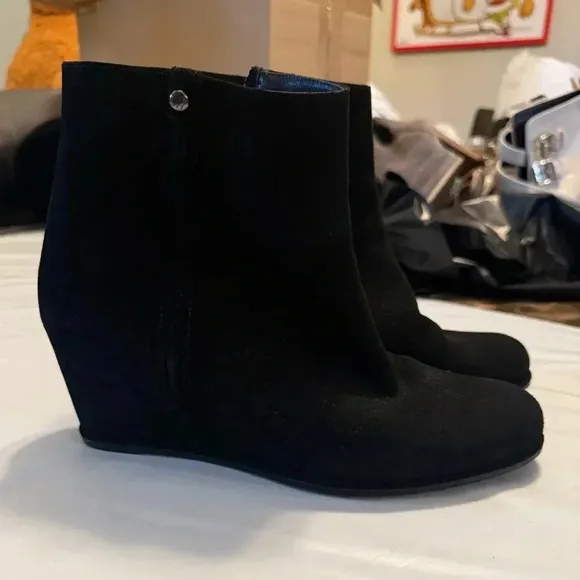 STUART WEITZMAN black Sidetrack suede wedge ANKLE BOOTS sz 7.5