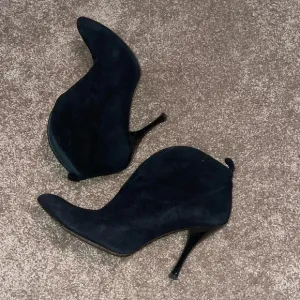 Stuart Weitzman Black Suede Ankle Boots Booties size  7.5