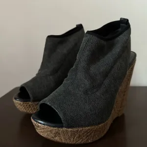 Stuart Weitzman Platform Wedge Slingback Sandals Dark Grey Cork and Canvas Sz. 8