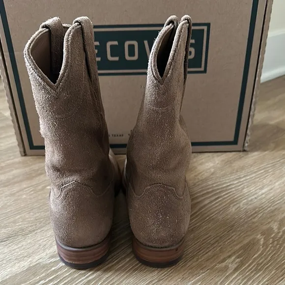 Stylish Granite Gray Suede Cowboy Boots