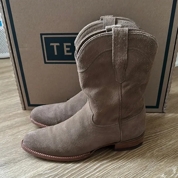 Stylish Granite Gray Suede Cowboy Boots