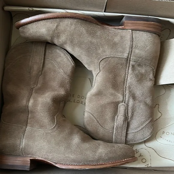 Stylish Granite Gray Suede Cowboy Boots