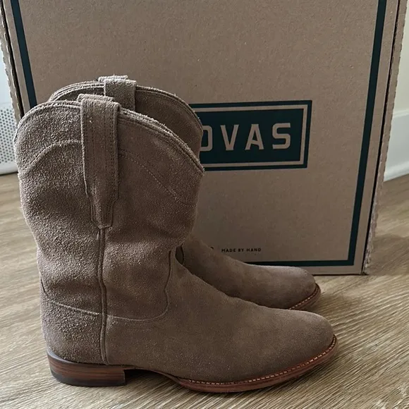 Stylish Granite Gray Suede Cowboy Boots