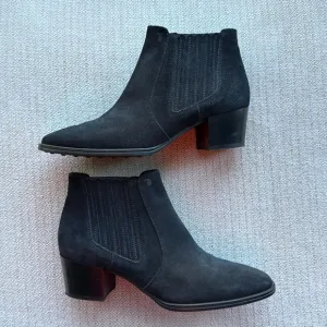 Suede ankle boots by Tod’s
