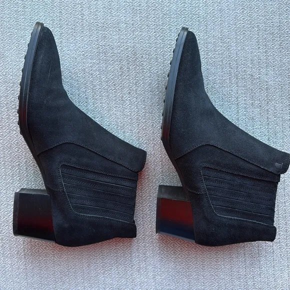 Suede ankle boots by Tod’s