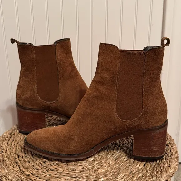 Sundance Brown Suede Chelsea Boots, size 38