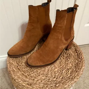 Sundance Brown Suede Chelsea Boots, size 38