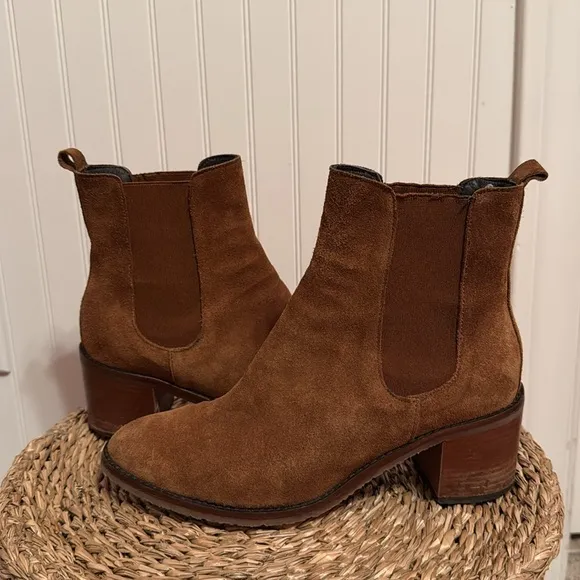 Sundance Brown Suede Chelsea Boots, size 38