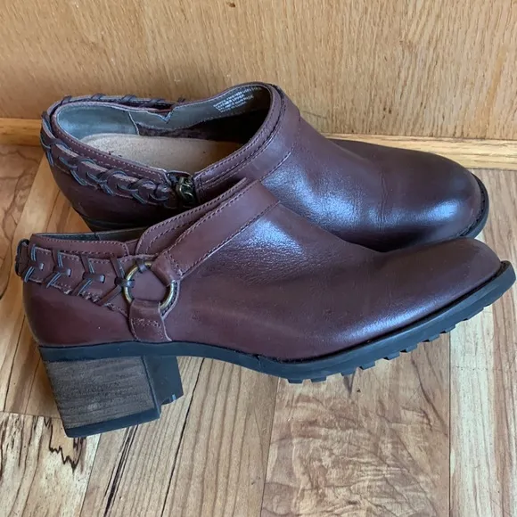Tara M Ginnie brown leather 2” ankle booties boots size 8-1/2 Abeo insoles EUC