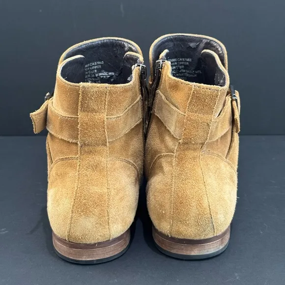 The Rail 'Seneca' Men’s Buckle Zip Up Ankle Boot in Camel Tan Suede - 43/10