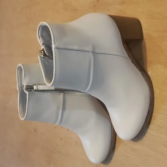 Thursday Boot Co Womens Daisy Modern Beige Handcrafted Leather Boots nwot