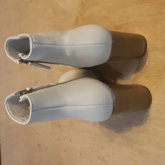 Thursday Boot Co Womens Daisy Modern Beige Handcrafted Leather Boots nwot