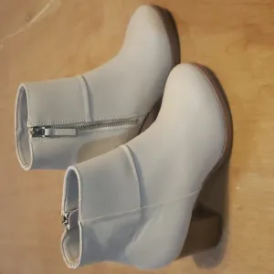 Thursday Boot Co Womens Daisy Modern Beige Handcrafted Leather Boots nwot