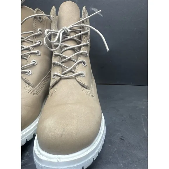 Timberland boots women Size 7M Suede Beige