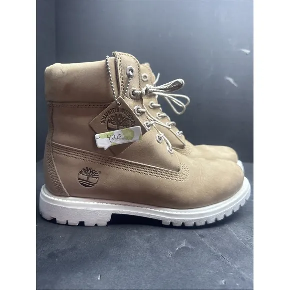 Timberland boots women Size 7M Suede Beige