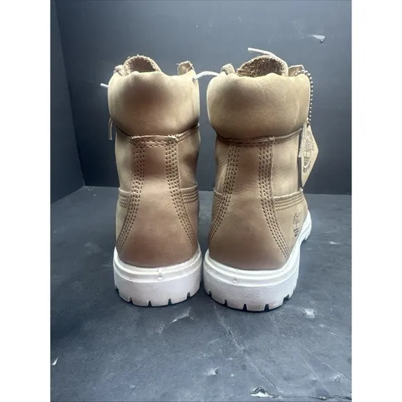 Timberland boots women Size 7M Suede Beige